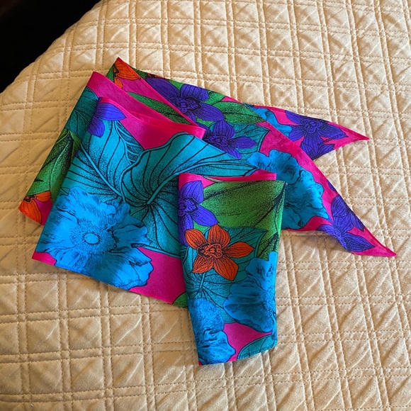 Vintage Liz Claiborne silk scarf - Picture 6 of 15